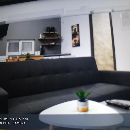 Minimal Apartment Καλαμάτα Εξωτερικό φωτογραφία
